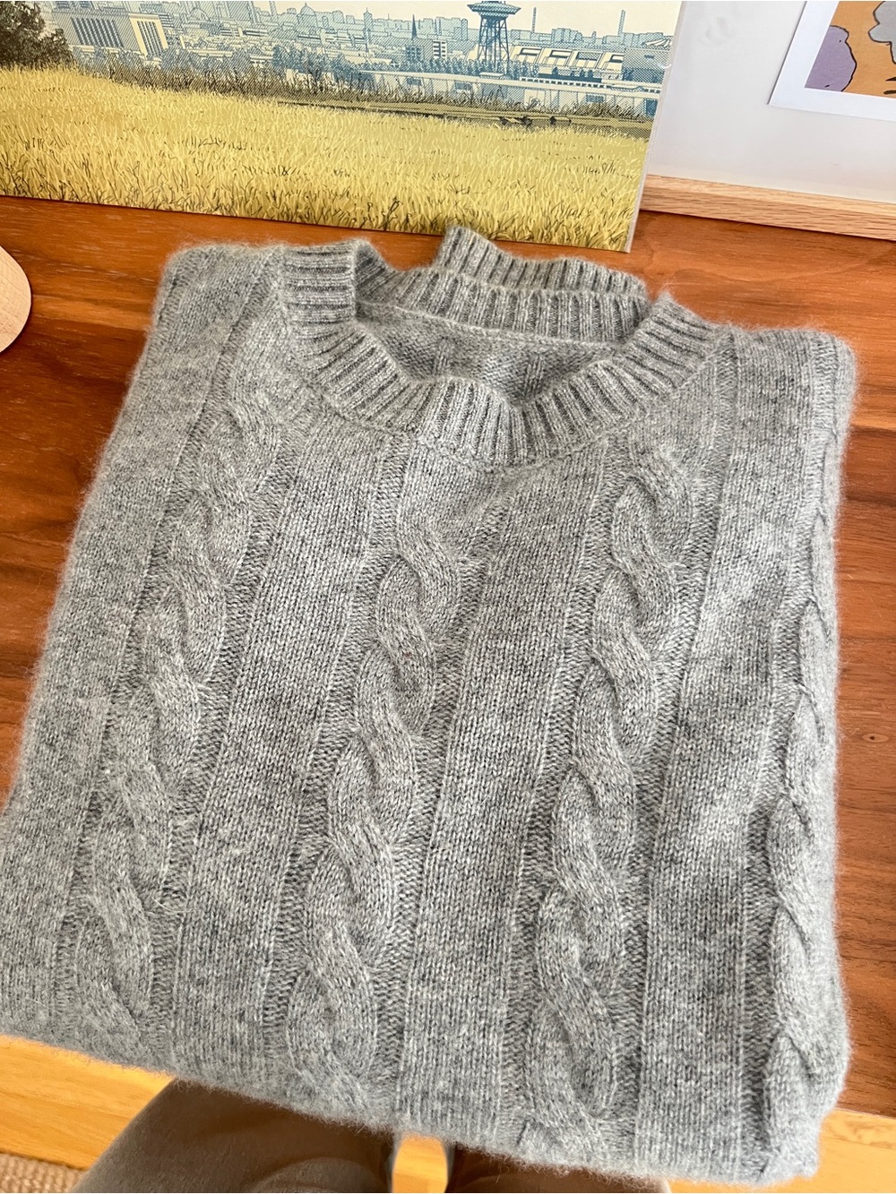 Women's Cable Knit Crewneck Cashemere Sweater - Gray